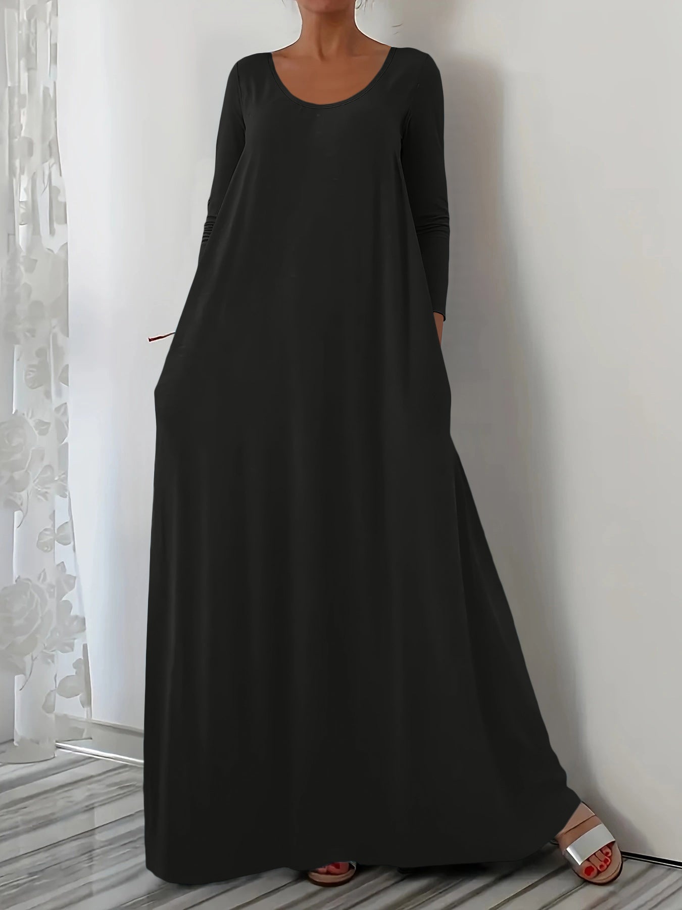 Langes Kleid mit Rundhalsausschnitt und Langarm