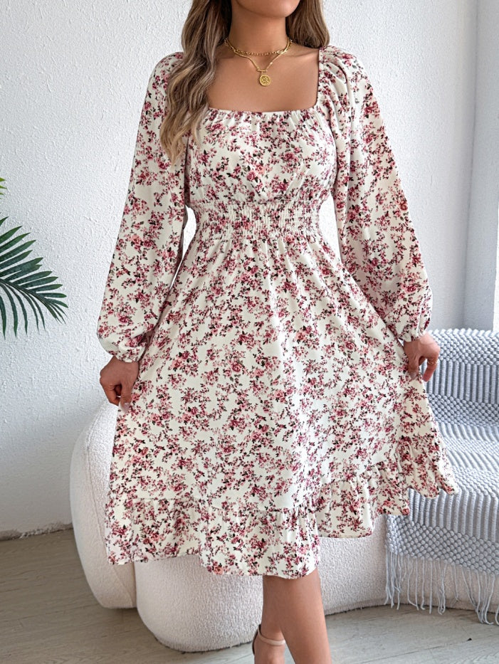 Kleid mit floralem Muster und Bindegürtel