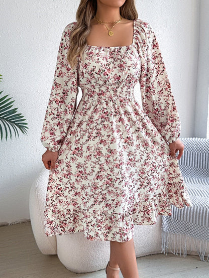 Kleid mit floralem Muster und Bindegürtel