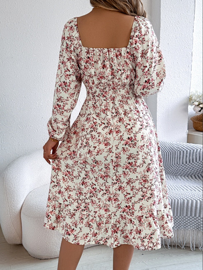 Kleid mit floralem Muster und Bindegürtel