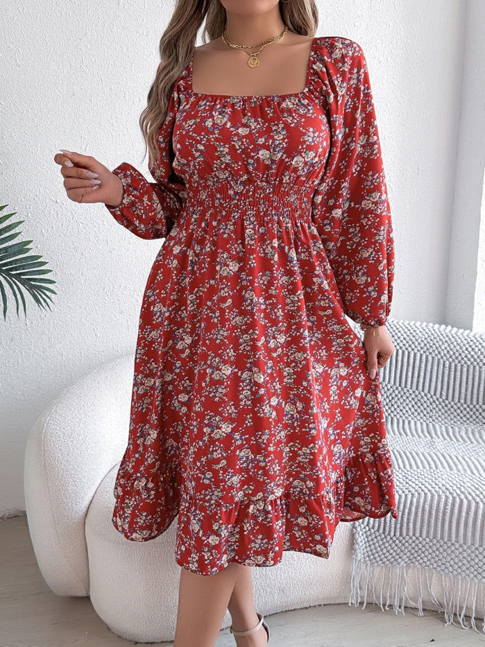 Kleid mit floralem Muster und Bindegürtel