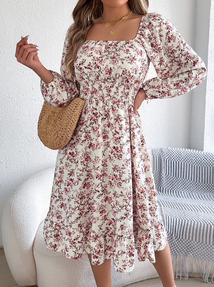 Kleid mit floralem Muster und Bindegürtel